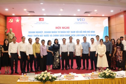 CHỦ TỊCH HANEL TẠI HỘI NGHỊ “DOANH NGHIỆP, DOANH NHÂN TƯ NHÂN VIỆT NAM VỚI ĐỔI MỚI MÔ HÌNH PHÁT TRIỂN ĐẤT NƯỚC VÀ CHÍNH SÁCH ĐẢNG VIÊN LÀM KINH TẾ TƯ NHÂN”.